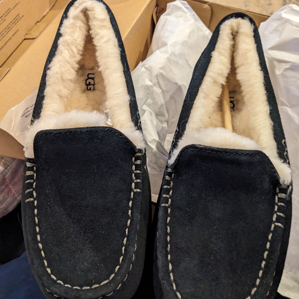 NIB women's UGG black slippers size 8